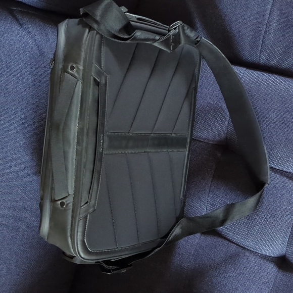 Nomatic Bags Nomatic Black Laptop Travel Messenger Bag Poshmark